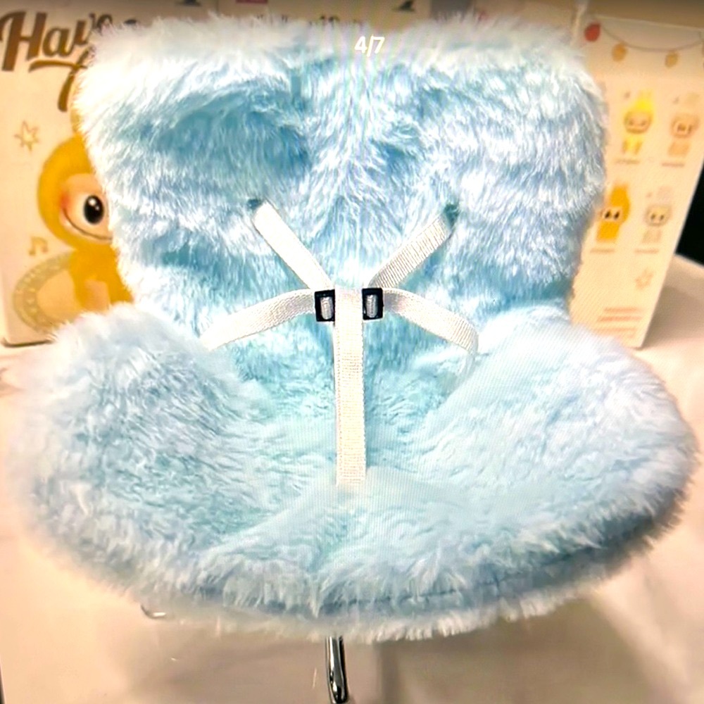 Labubu Blue Faux Fur Party Seat